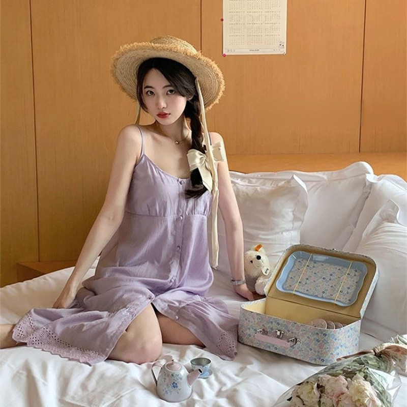 Purpursarkani guļamkrekli Sieviešu vasaras maigi, eleganti izstrādāti seksīgi guļamtērpi Populāri elpojoši, maigi, saldi, estētiski brīvā laika pavadīšanas līdzekļi.