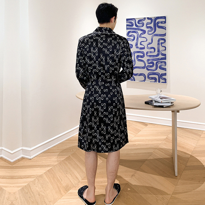 Selyem hosszú ujjú fürdőköpeny hálóruha férfi szatén betűkkel nyomtatott fekete hosszú köntös pongyola