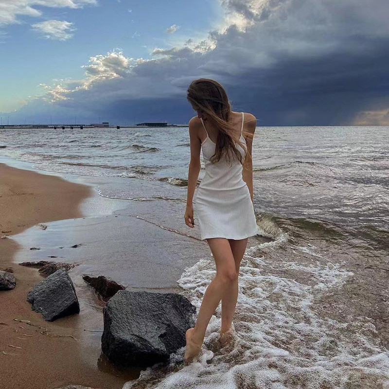 Xingqing pamata kleita sievietēm balta spageti siksna bez piedurknēm A līnijas mini kleitas y2k apģērbi 2000. gadu estētiskā kleita pludmales apģērbs