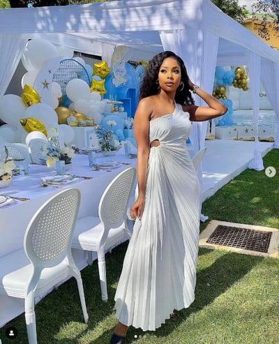 Elegantne naiste plisseeritud kleit Seksikas ühe õlaga varrukateta ebaregulaarne kleit Vintage seljata õõnsad õhtukleidid Vestidos