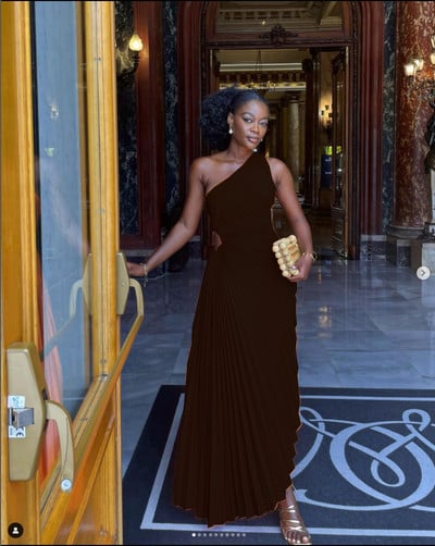 Elegantne naiste plisseeritud kleit Seksikas ühe õlaga varrukateta ebaregulaarne kleit Vintage seljata õõnsad õhtukleidid Vestidos