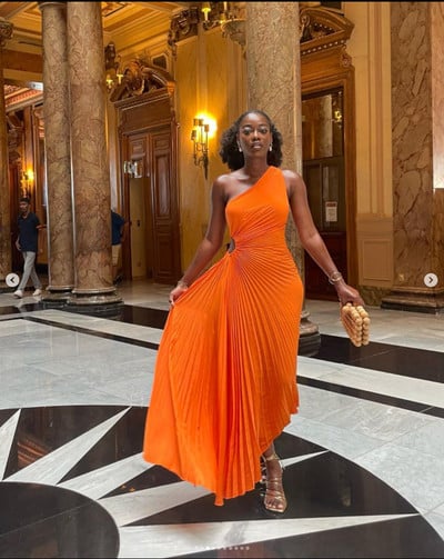 Elegantne naiste plisseeritud kleit Seksikas ühe õlaga varrukateta ebaregulaarne kleit Vintage seljata õõnsad õhtukleidid Vestidos