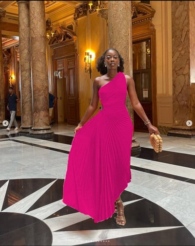 Elegantne naiste plisseeritud kleit Seksikas ühe õlaga varrukateta ebaregulaarne kleit Vintage seljata õõnsad õhtukleidid Vestidos