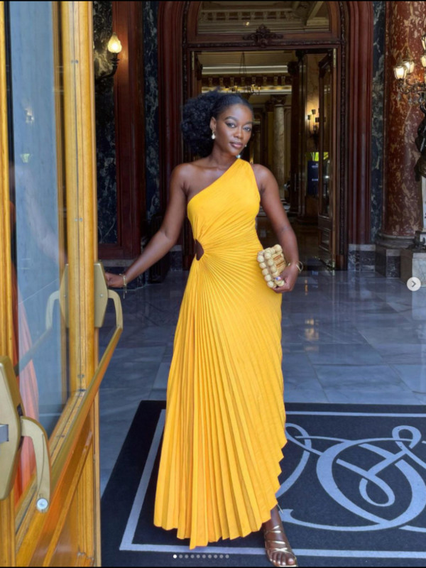 Elegantne naiste plisseeritud kleit Seksikas ühe õlaga varrukateta ebaregulaarne kleit Vintage seljata õõnsad õhtukleidid Vestidos