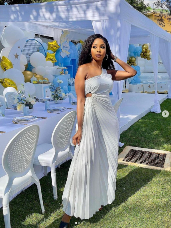 Elegantne naiste plisseeritud kleit Seksikas ühe õlaga varrukateta ebaregulaarne kleit Vintage seljata õõnsad õhtukleidid Vestidos