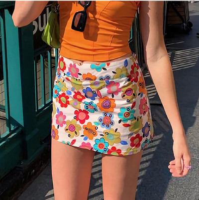 2022. gada vasaras jauna raksta — seksīgi, ielas plāni, taisni svārki ar augstu vidukli