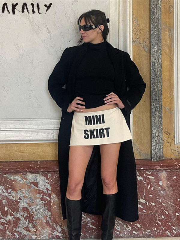Akaily nyári utcai barna betűs mini szoknyák nőknek 2022 magas derekú vékony fehér szoknya női alkalmi fekete rövid szoknya