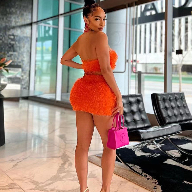 Tömör plüss, kétrészes női szett, csípős mellkas, csupasz középső felsők+magas derekú karcsú csípőszoknya, egyedi női viselet