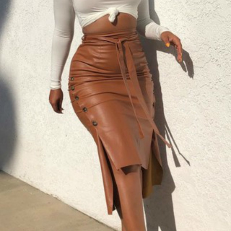Sieviešu seksīgi pārsējs Pu ādas ballīšu svārki Modes masīvās ādas sānu pogas svārki gadījuma rakstura sadalīti midi svārki