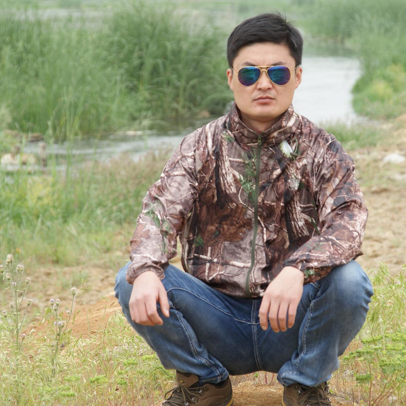 Vasaros itin plonos odos striukė su gobtuvu, apsauganti nuo UV spindulių, kvėpuojanti laipiojimo stovyklavimo striukė su lapais Bionic Camo medžioklės marškinėliai