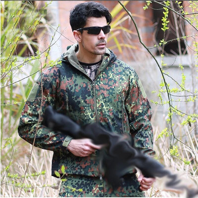 Taktinė striukė Airsoft žygio striukės Ryklio odos Soft Shell Drabužiai Vėjo neperšlampama gobtuvas Karinė lauko striukė vyrams