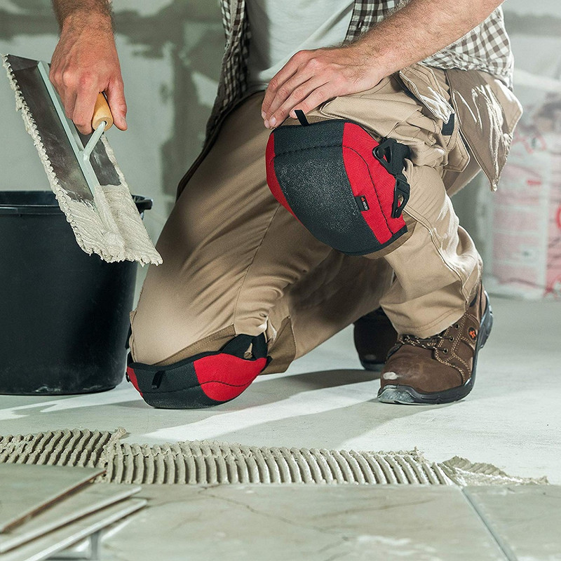 Grīdas un jumta ceļgalu sargi ar putu polsterējumu un neslīdošu ādu, spēcīgām dubultām siksnām un regulējamiem Easy Fix klipiem