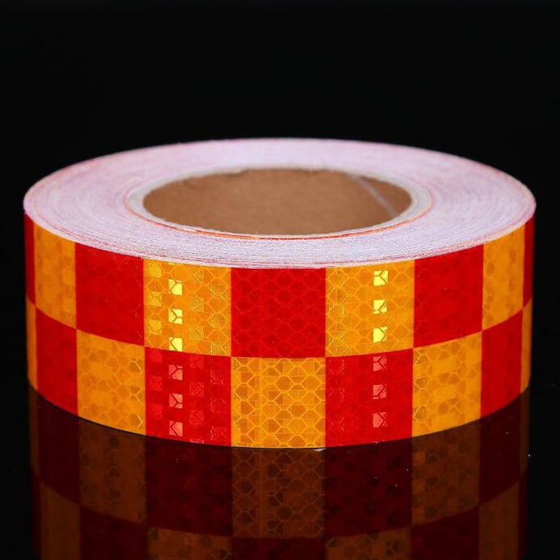 Saugos ženklo įspėjamoji juosta, šviesą atspindintys lipdukai automobiliui