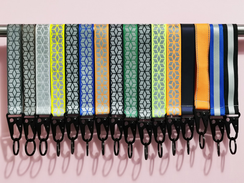 Fényvisszaverő autós kulcstartók Jól látható heveder anyag táskafüggő tartozékokhoz 2,5 cm