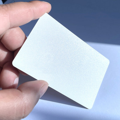 NTAG215 värviline NFC-kaart Tagmo jaoks töötab lülitiga. Saadaval kõigi NFC-mobiiltelefonide jaoks