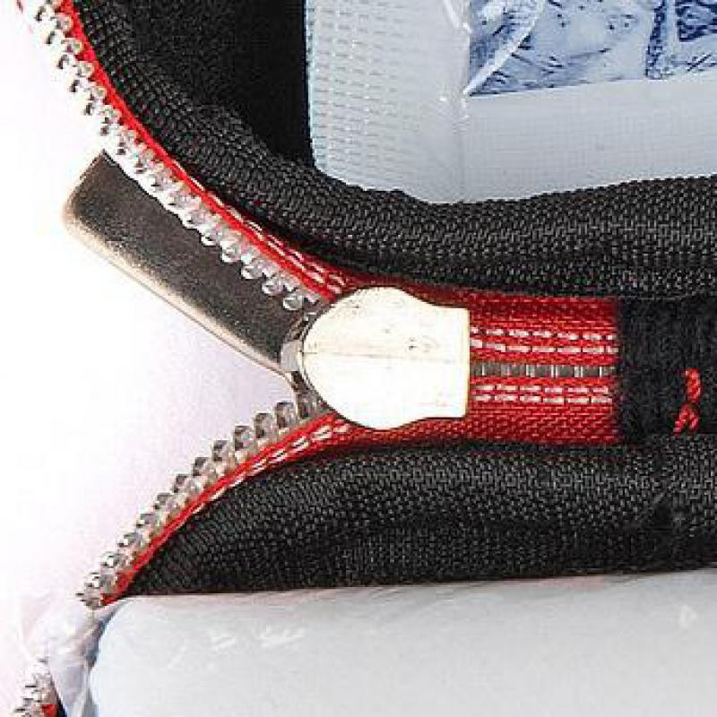 Musta ja punase värvi esmaabikomplektid, kaasaskantavad õues ellujäämise katastroofide maavärina hädaabikotid, sõidukile paigaldatud meditsiinipakett