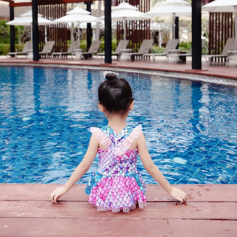 Mermaid Kids Girl One Piece peldkostīms Tīkla bērnu peldkostīms ar svārkiem Jauki maza meitene peldēšanai pludmales svārki peldkostīmi