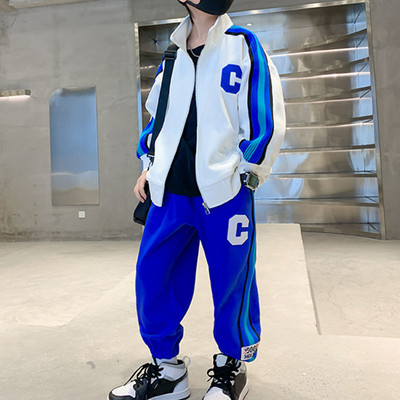 Bērni, zēni, sānu svītras, sporta tērpi, treniņtērps, ikdienišķs, ar garām piedurknēm stāvošs apkakles džemperis ar rāvējslēdzēju, elastīgs viduklis, skriešanas bikšu tērps