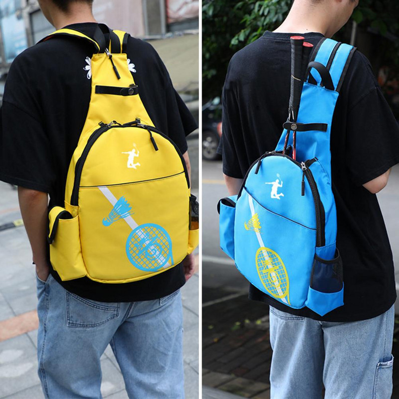 Mugav fikseeritud pandlaga kaasaskantav polsterdatud õlarihmaga sulgpallikott väljas kasutamiseks