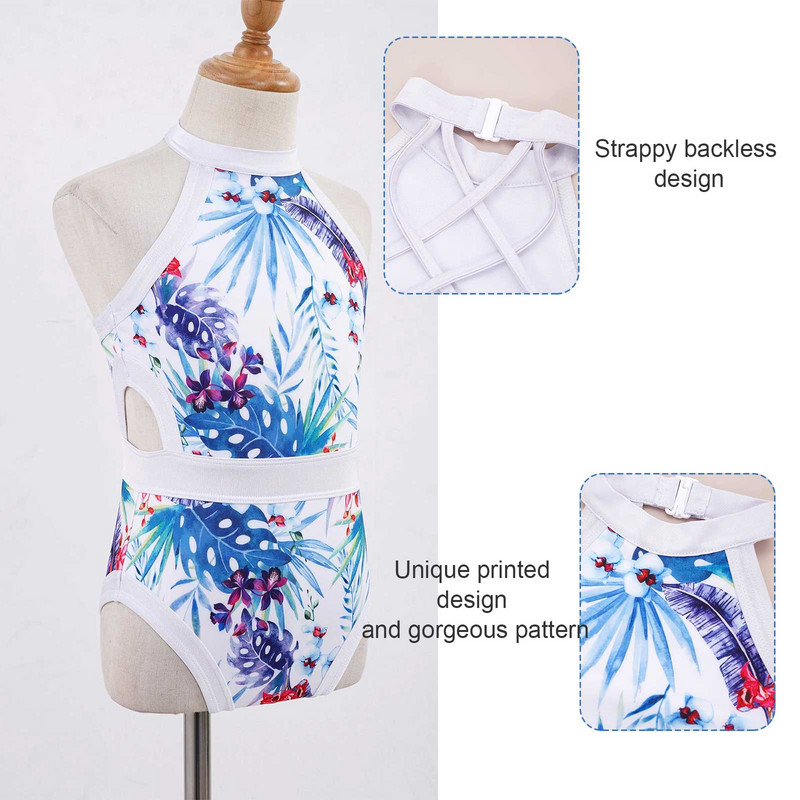 Bērni, meitenes, balti augi ar apdruku