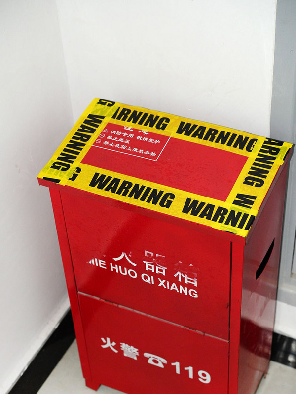 1 / ritinys 48 mm x 25 m Geltonos įspėjamosios juostos Atsargiai Laikykitės ženklą Užtvaros saugos priminimo lipdukas parduotuvės sandėlio gamyklos mokyklai