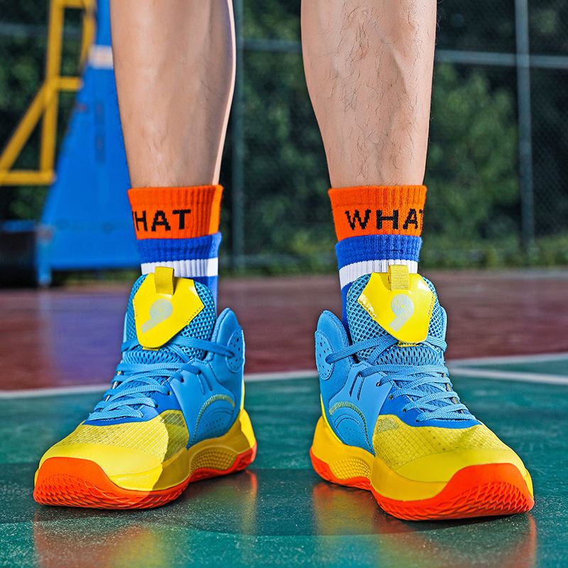 2021-es új dizájnú színes kosárlabdacipők férfiaknak női kültéri, légáteresztő magas cipők női férfi tervezői sportcipők