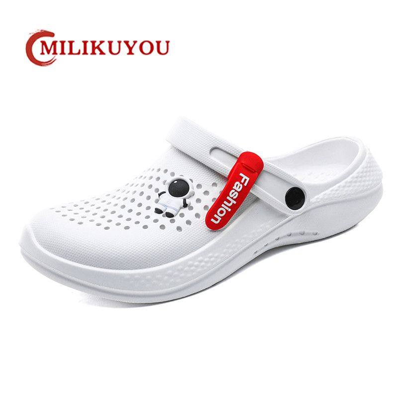 2023. g. Jaunas vīriešu sandales Vieglas, EVA, ikdienišķas caurumu kurpes Vīriešu koka tupelēm mīļotājiem Mājas dārzs āra vasaras pludmales plakanas vīriešu čības