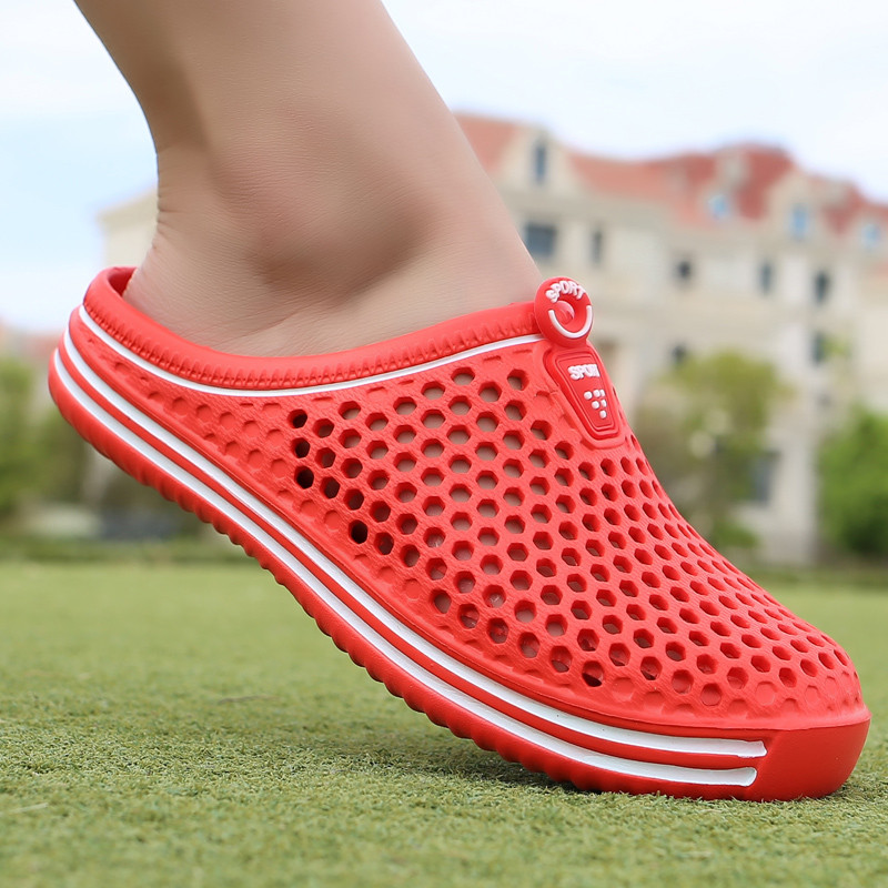 Čības Izgriezums koka tupelēm Apavi Mode Vīrieši Sievietes Dārzs Ērtības Vannas istaba Čības Neslīdošas Pludmales Sandales