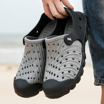 2020 Outdoor Ανδρικά σανδάλια Crocks Summer Hole Παπούτσια Crok Rubber Clogs Ανδρικά παπούτσια κήπου EVA Μαύρα μπλε σανδάλια παραλίας Παντόφλες