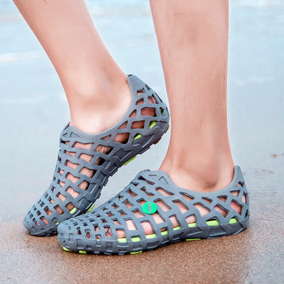 2020 Outdoor Vīriešu Sandales Crocks Summer Hole Shoes Crok Gumijas koka tupeles Vīriešu EVA Dārza Kurpes Melnas zilas Pludmales Sandales Čības