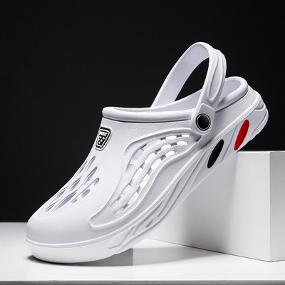 2020 Outdoor Muške sandale Crocks Summer Hole Shoes Crok Gumene klompe Muške EVA cipele za vrt Crno plave Sandale za plažu Papuče
