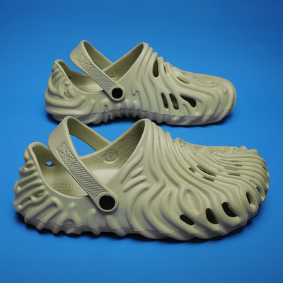 2020 Outdoor Vīriešu Sandales Crocks Summer Hole Shoes Crok Gumijas koka tupeles Vīriešu EVA Dārza Kurpes Melnas zilas Pludmales Sandales Čības