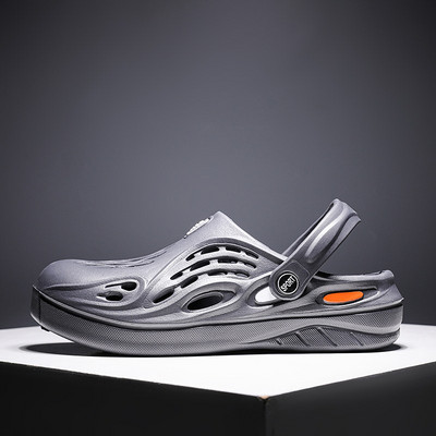 2020 Outdoor Vīriešu Sandales Crocks Summer Hole Shoes Crok Gumijas koka tupeles Vīriešu EVA Dārza Kurpes Melnas zilas Pludmales Sandales Čības