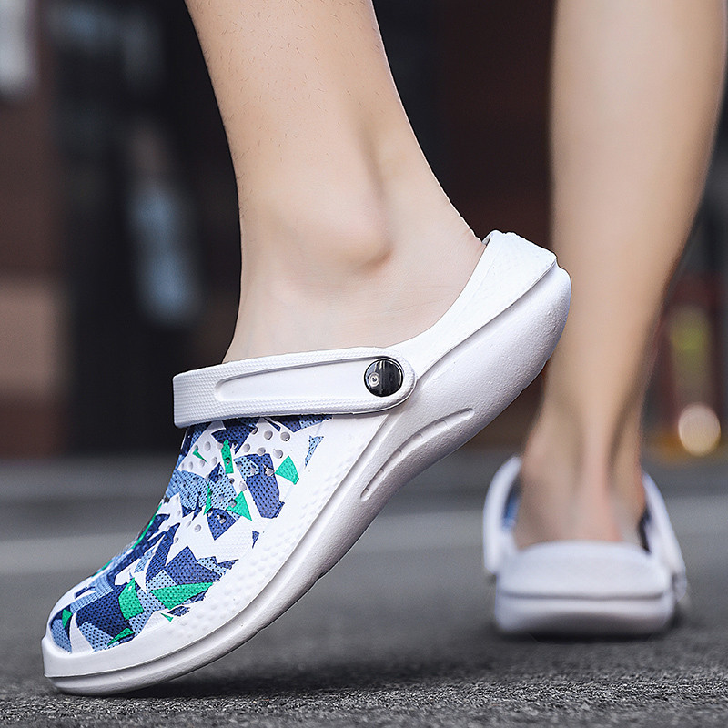 Originalne ljetne muške sandale Lagane EVA ležerne klompe Muške vrtne cipele 2023 Nove cipele za plažu na otvorenom Muške ravne papuče