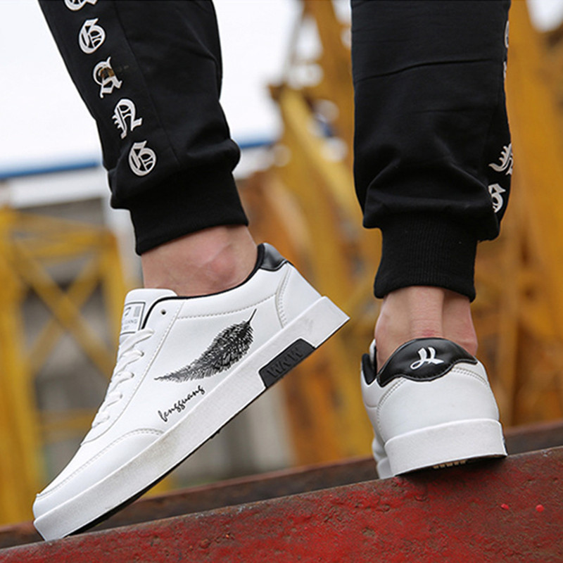 Meeste spordijalatsid Üliõpilaste rulajalatsid Mood Meeste suvised vabaajajalatsid Kevadised, mustvalged uisukingad, PU lamedad tossud