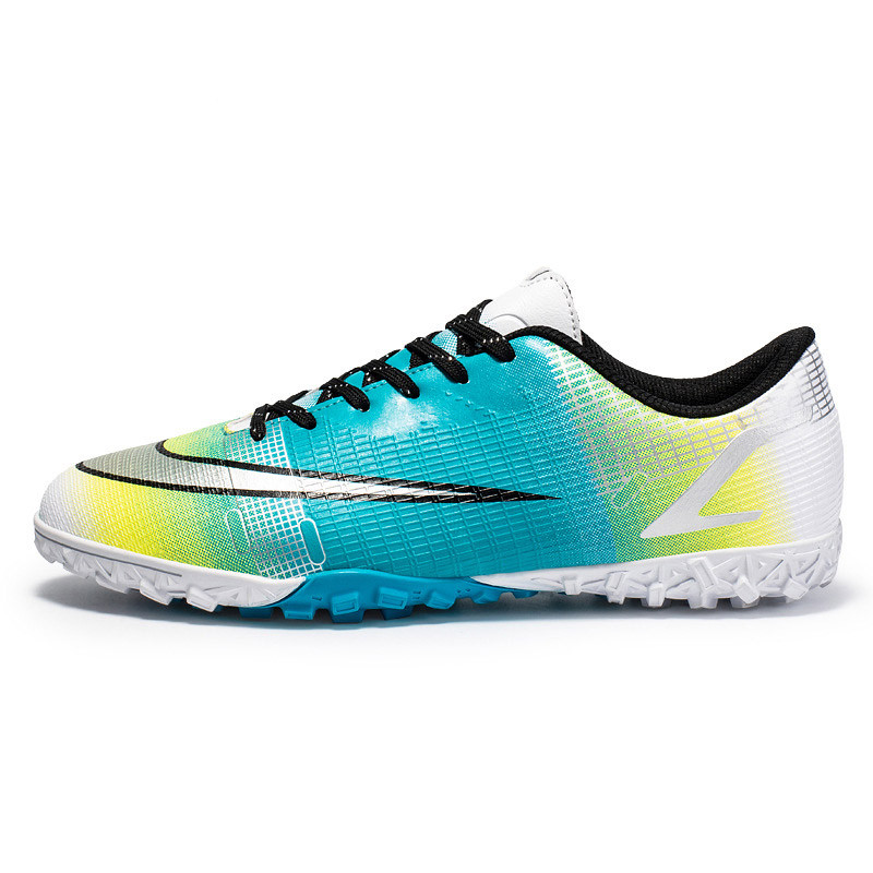 2022-es férfi focicipők könnyű, kiváló minőségű, kényelmes TF kemény pályás kültéri gyermekfutballcipők chuteira