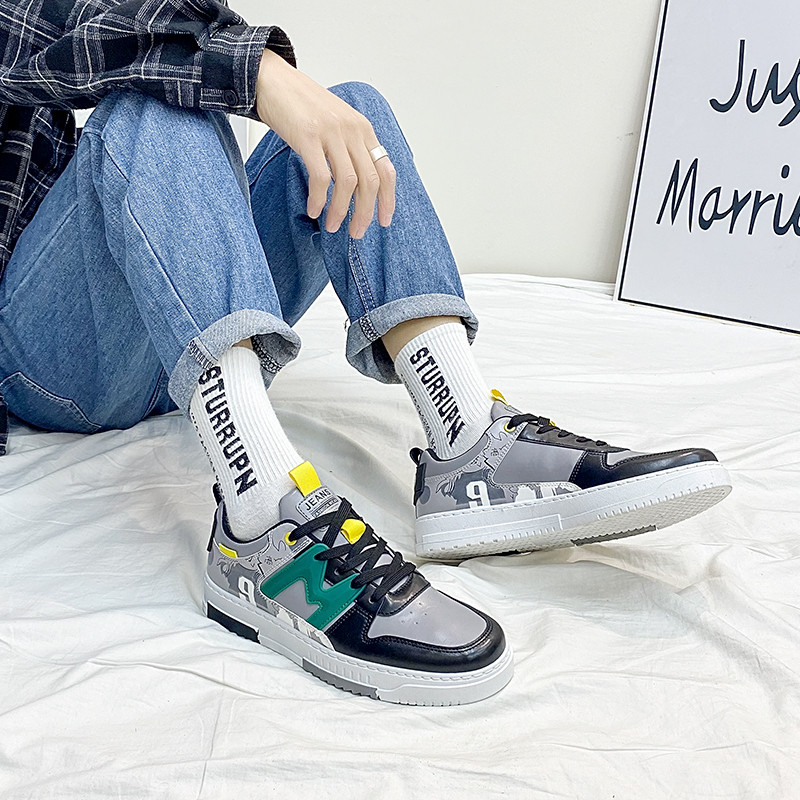 Férfi divatos sportcipők új gördeszkacipők, fűzős, légáteresztő, alacsony járócipők, alkalmi, vulkanizált, tervezői cipők férfiaknak