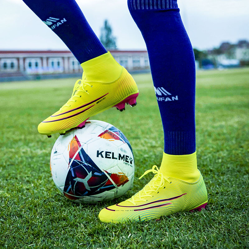 Āra Melns Zelta Futbola Zābaki Vīriešu Kronšteini Elpojošas Augstas zeķes Kurpes Smailes Apavi Vīriešu Sports Futbols Chaussure de foot