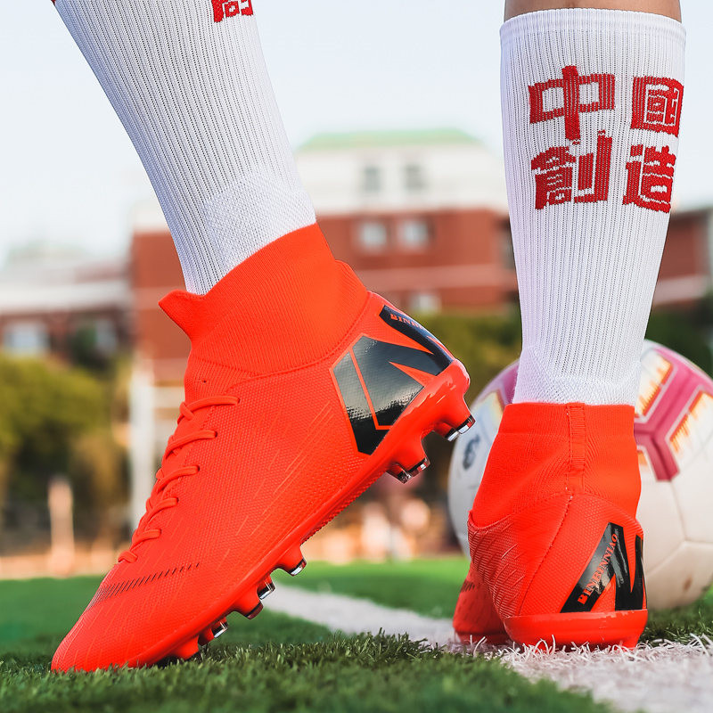Modes oranžas vīriešu augstas augšdaļas futbola zābaki Futbola skavas Īpaši vieglas zāliena apavi, tapas āra futzāla kedas vīriešiem, 35-44 izmērs