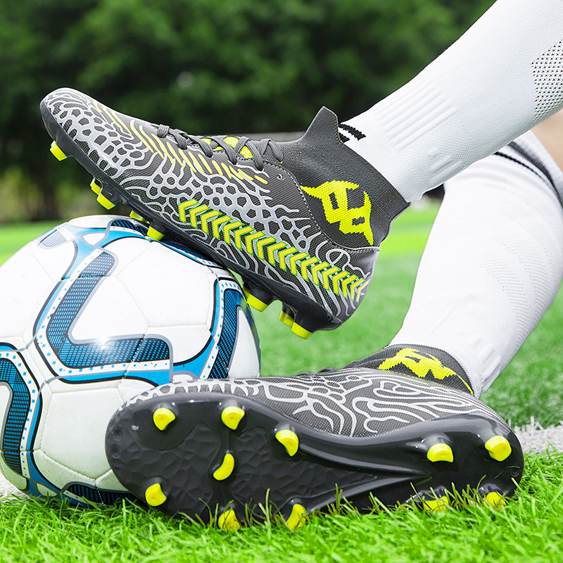 2023. gada pelēka apdruka Vīriešu futbola apavi komfortabli elpojoši vīriešu futbola apavi Unisex augstas augšdaļas futbola apavi Chaussure De Football