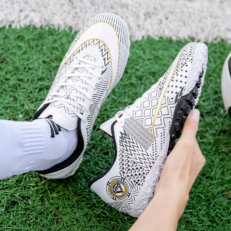 2023 m. ZHENZU Dydis 30-45 Profesionalūs futbolo bateliai Vyriški Vaikiški berniukai Sportiniai bateliai Originalūs futbolo batai TF Futsal futbolo apkabos