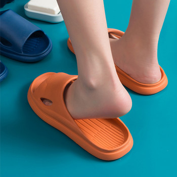 2023 Летни дамски мъжки чехли Домашни чехли с дебела платформа Мъжки EVA пързалки за баня Мъжки сандали Вътрешни неплъзгащи се меки джапанки