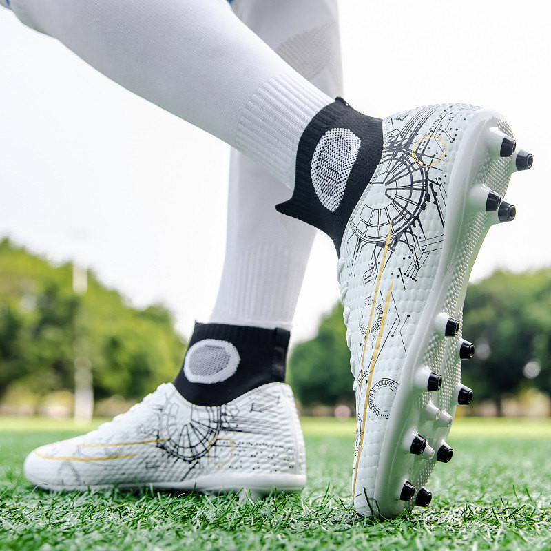 Jauni modes apdrukāti zaļi futbola zābaki vīriešiem sievietēm ar gariem smailiem Profesionāli sporta apavi Futbola skavas Vīriešu Futzāla treniņu apavi
