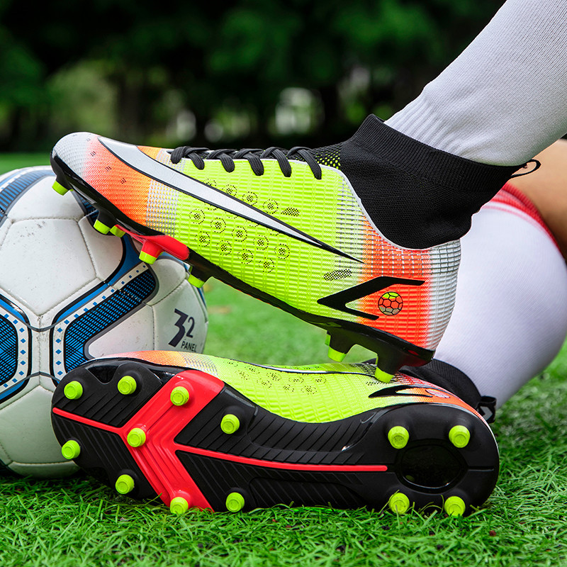 2022-es márka Fashion futballcipők férfi női légáteresztő zoknik Professzionális tornacipők Futball Férfi Hosszú tüskés Futsal Cipők Edzőcipők