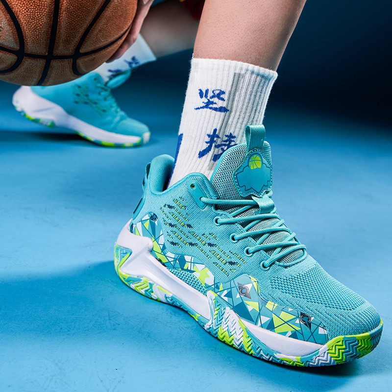 Vyriški krepšinio batai, kvėpuojantys amortizatoriai, neslystantys avėti sportiniai batai, sporto salė, treniruotės, sportiniai sportbačiai