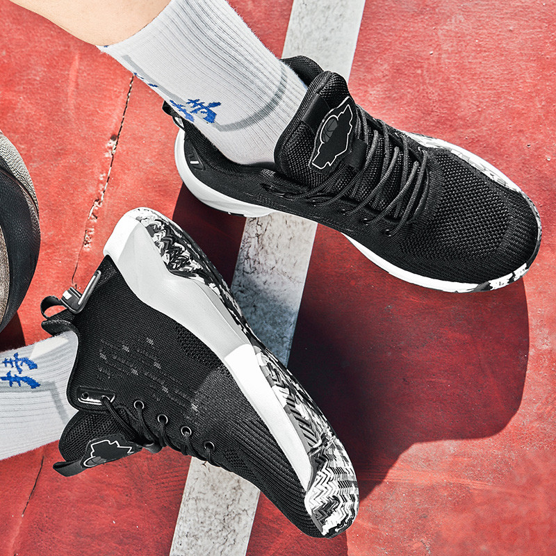 Vyriški krepšinio batai, kvėpuojantys amortizatoriai, neslystantys avėti sportiniai batai, sporto salė, treniruotės, sportiniai sportbačiai