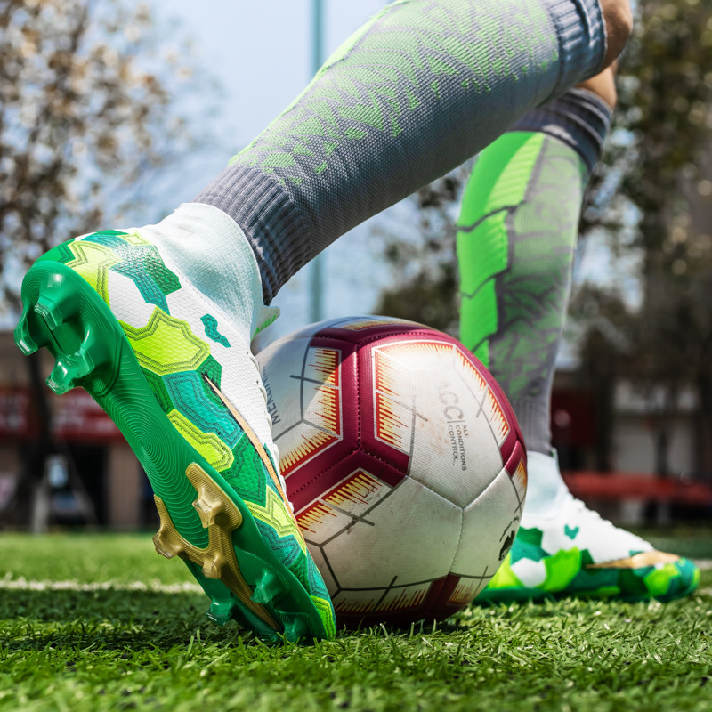 Sepatu Sepakas Bola Luar Ruangan Pria Sepatu Bot Sepak Bola Turf Atas Tinggi Sol Tahan Aus Sepatu Latihan Kontrol Ditingkatkan