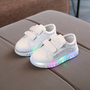 Зареждане на батерията LED маратонки Детски малки бели обувки Ежедневни спортни Бебешки обувки за ходене Светещи обувки за скейтборд Мека подметка