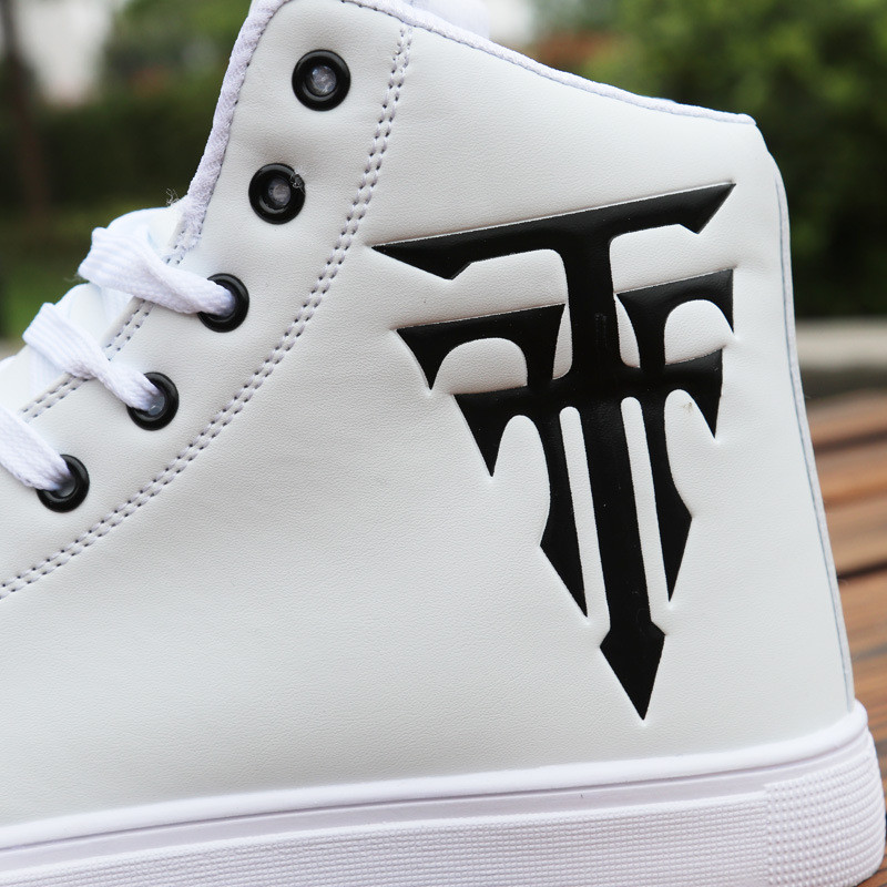Divat Férfi gördeszkás cipők Magas felső tornacipők Légáteresztő sportcipők Fehér cipők Utcai cipők