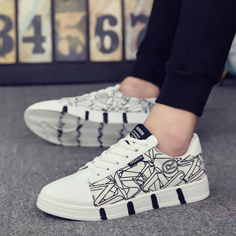 2019-es gördeszkacipő férfi tornacipő puha, légáteresztő fűzős sportcipő férfiaknak vászon lapos férfi Zapatillas Hombre 39-44 méret